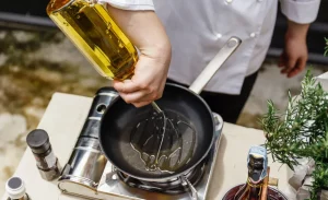 روغن زیتون فرابکر برای پخت و پز؛ بهترین روش استفاده و حفظ خواص